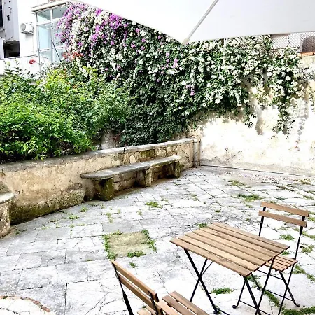 Black And White Garden * Bari