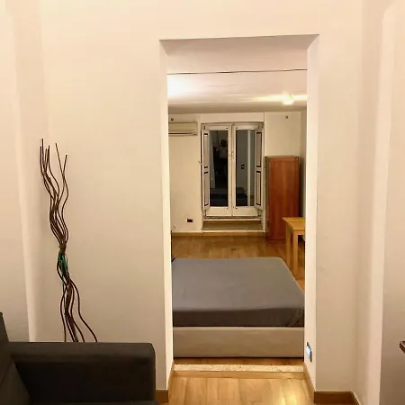Black And White Garden Appartement Bari