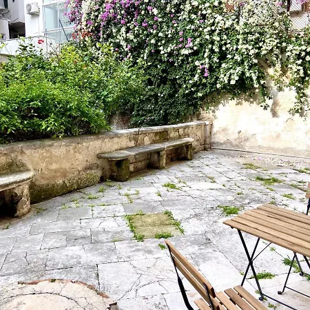 Black And White Garden Bari